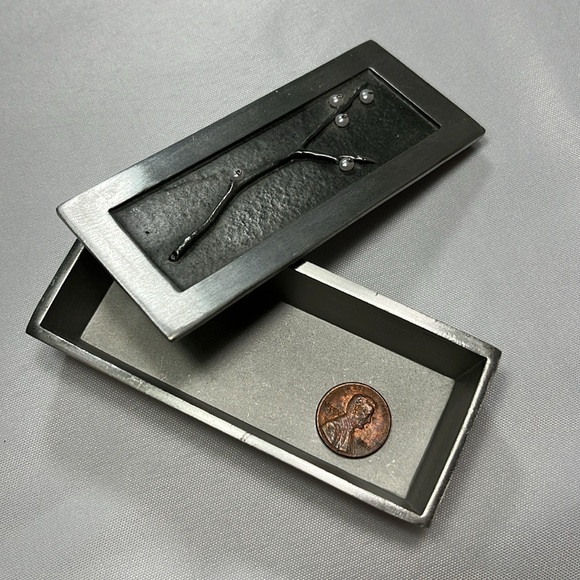 Pewter Trinket Box, Branch & Berries - Picture 5 of 9